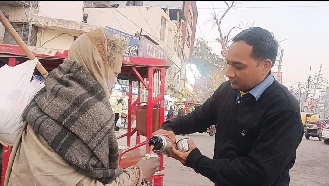 निःशुल्क चाय वितरण