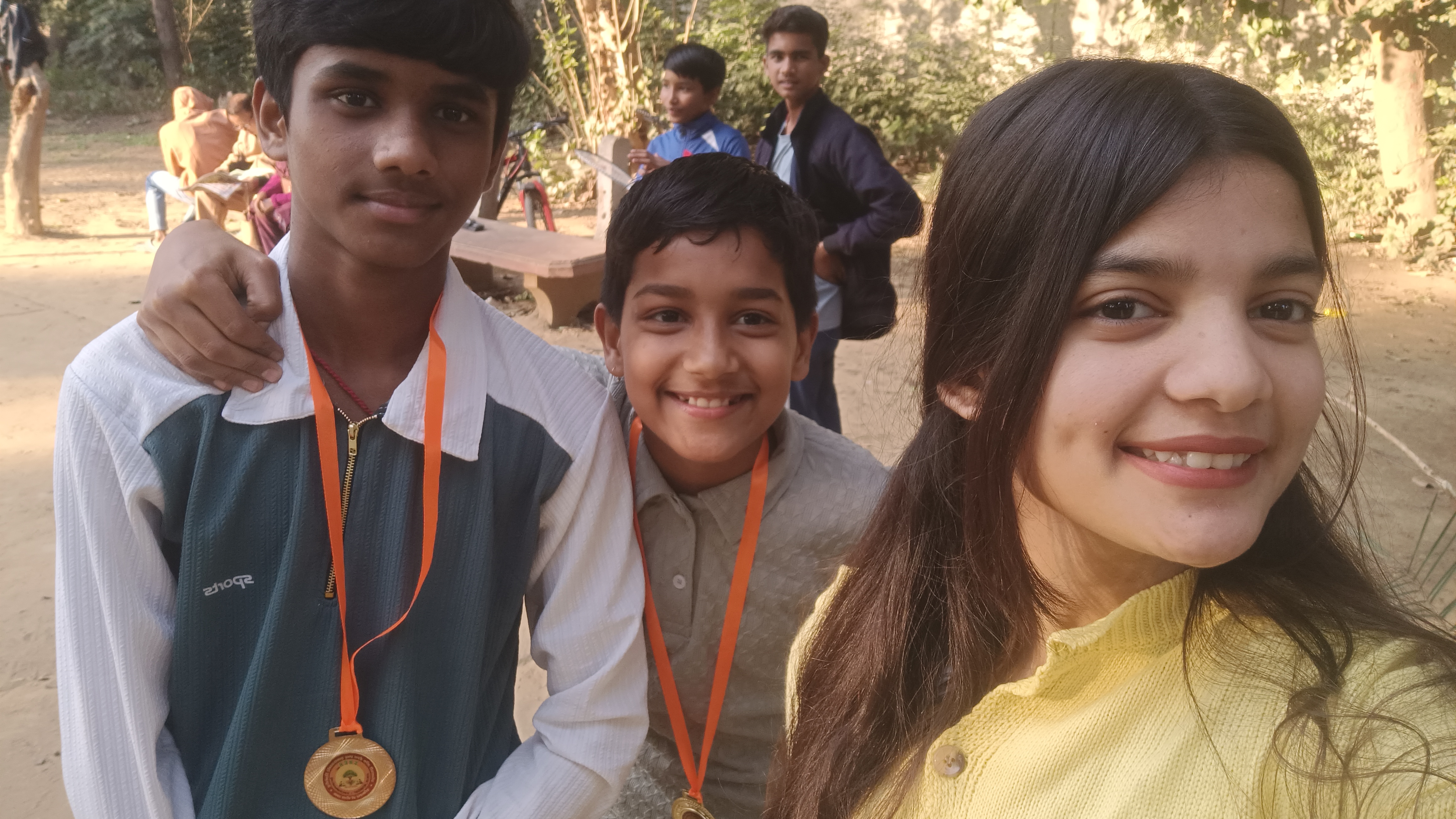 “पदक नहीं, आत्मविश्वास बांटते हैं।”