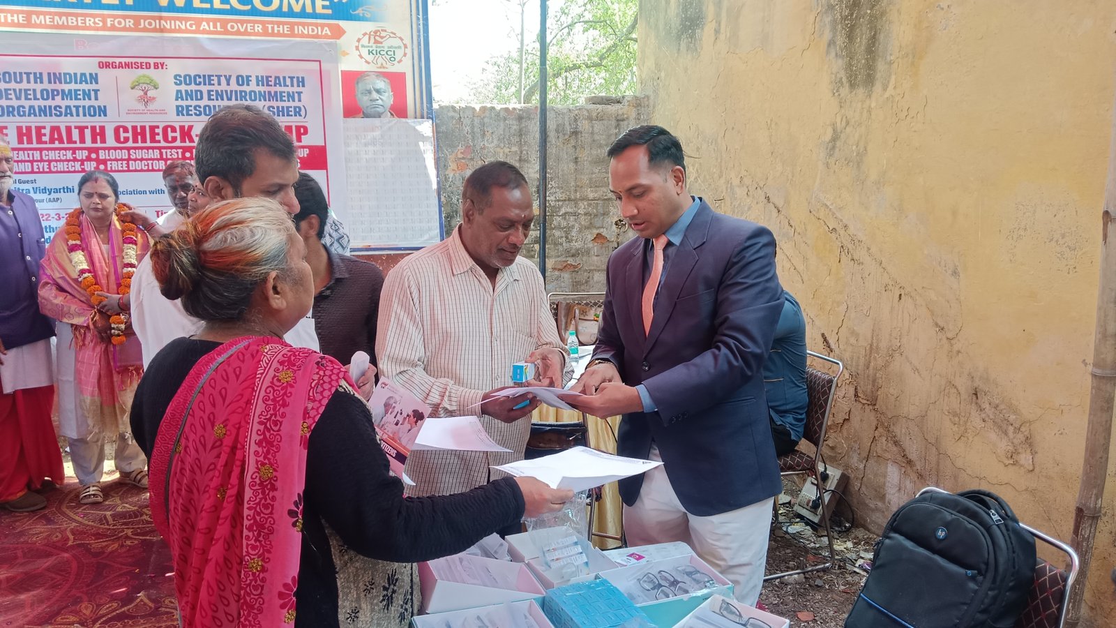 निःशुल्क चश्मा विवरण- ये सिर्फ़ ऐनक नहीं किसी के लिए आंखें हैं